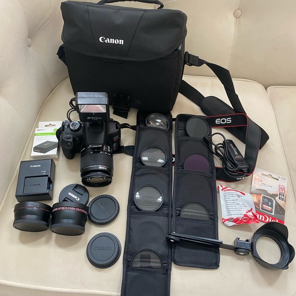 Canon EOS Rebel T6 DSLR Bundle with additional lenses, batteries and memory card - Picture 2 of 4